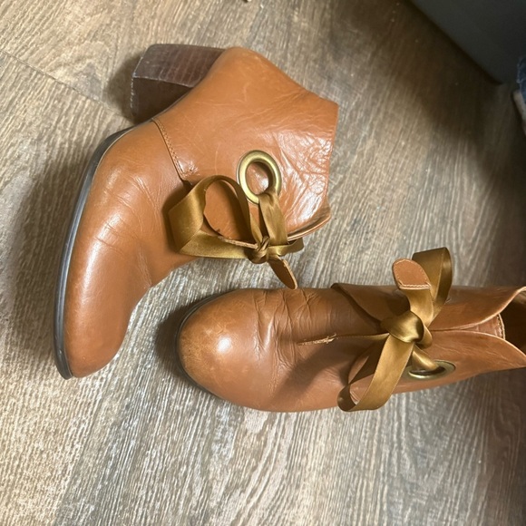 Django and Juliette GUCsize 7.5 (38) ribbon lace up Tan Ankle Boots luxury brand - Picture 16 of 16